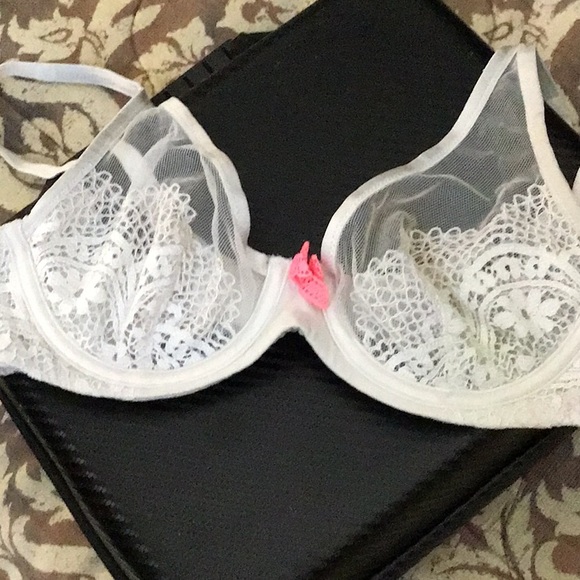 32B lace bra w underwire - Picture 2 of 2